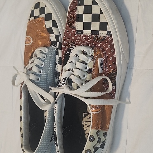 Sneakers - Picture 2 of 4